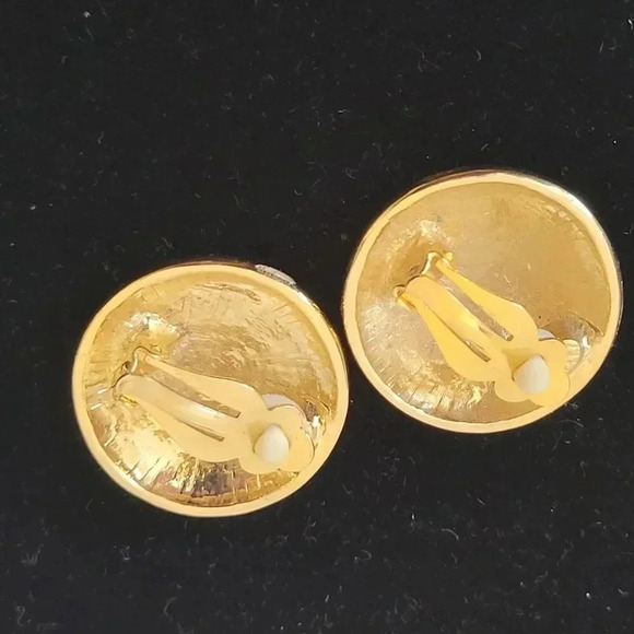 Vintage Estate Houndstooth Clip On Earrings Enamel Black White Gold Tone 1 1/4" - Picture 2 of 2